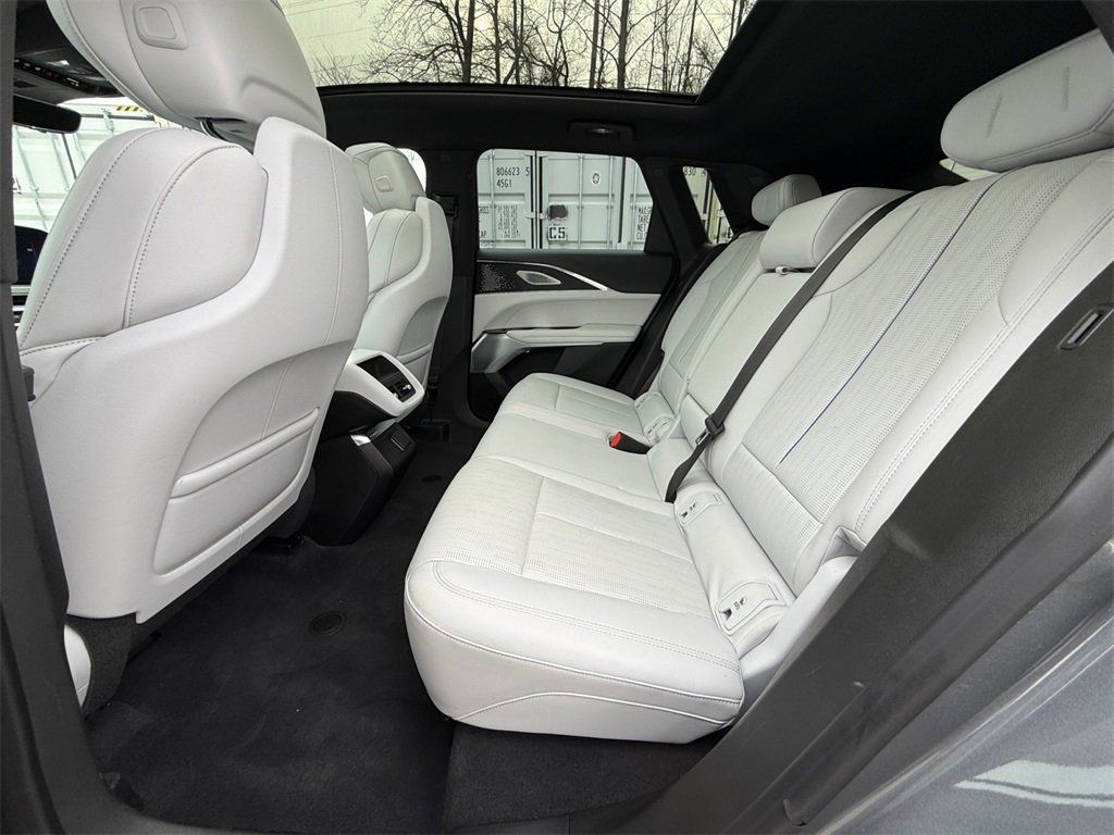 Used 2023 Cadillac Lyriq 2WD image 25