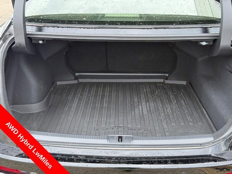 Used 2025 Toyota Crown Platinum AWD/4WD image 9