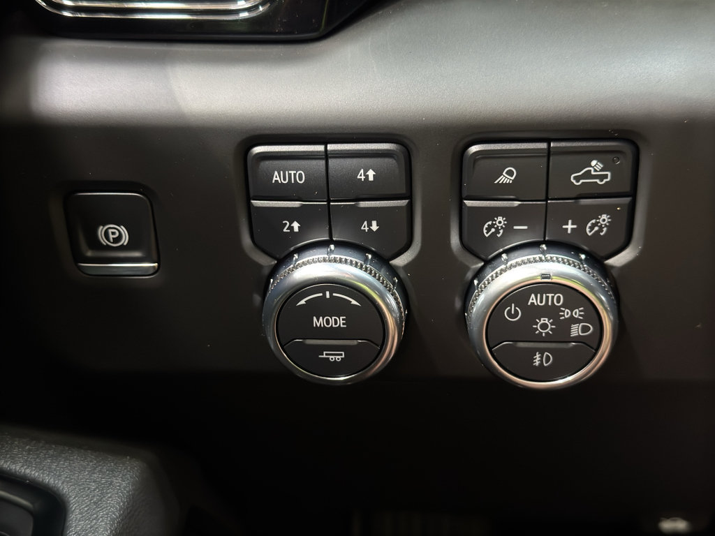 Used 2025 GMC Sierra 1500 AT4 w/ AT4 Premium Package AWD/4WD image 37