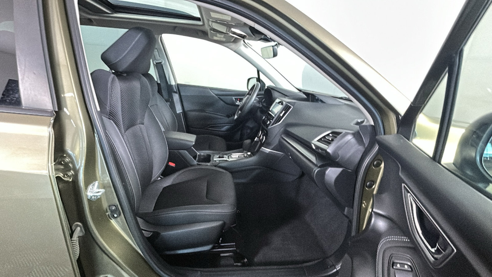 Used 2023 Subaru Forester Premium AWD/4WD image 36