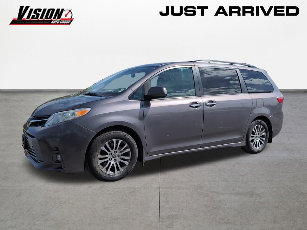 Used 2019 Toyota Sienna XLE w/ XLE Navigation Package FWD image 1