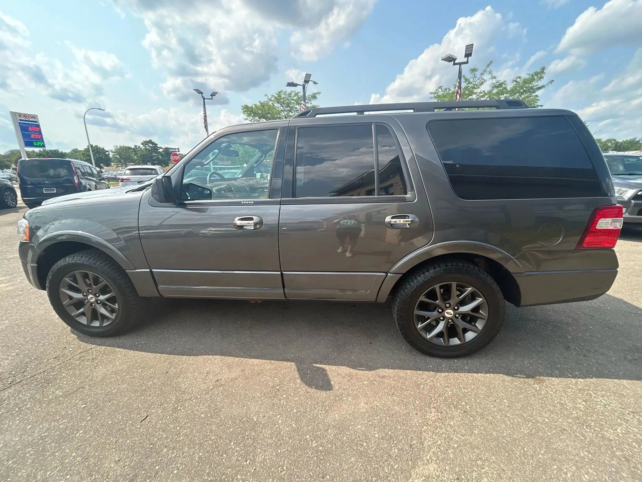 Used 2017 Ford Expedition Limited w/ Equipment Group 301A image 7