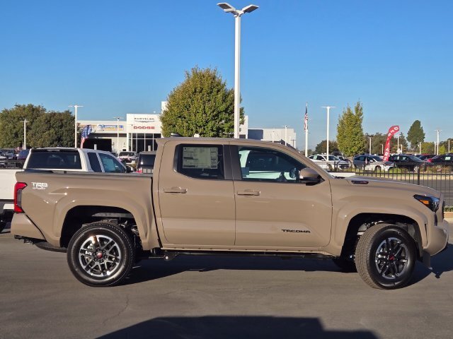 New 2026 Toyota Tacoma TRD Sport w/ TRD Sport Upgrade Package AWD/4WD image 4