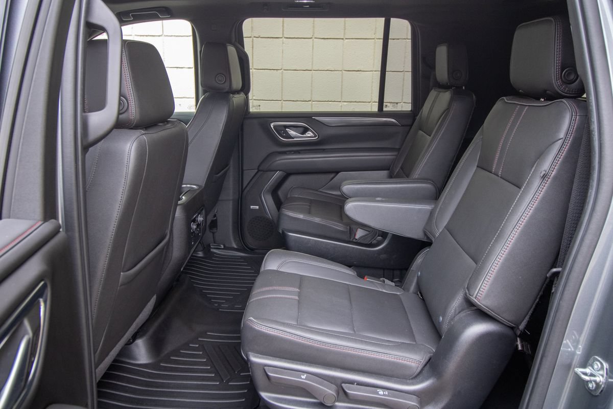 Used 2022 Chevrolet Suburban RST w/ Luxury Package AWD/4WD image 17