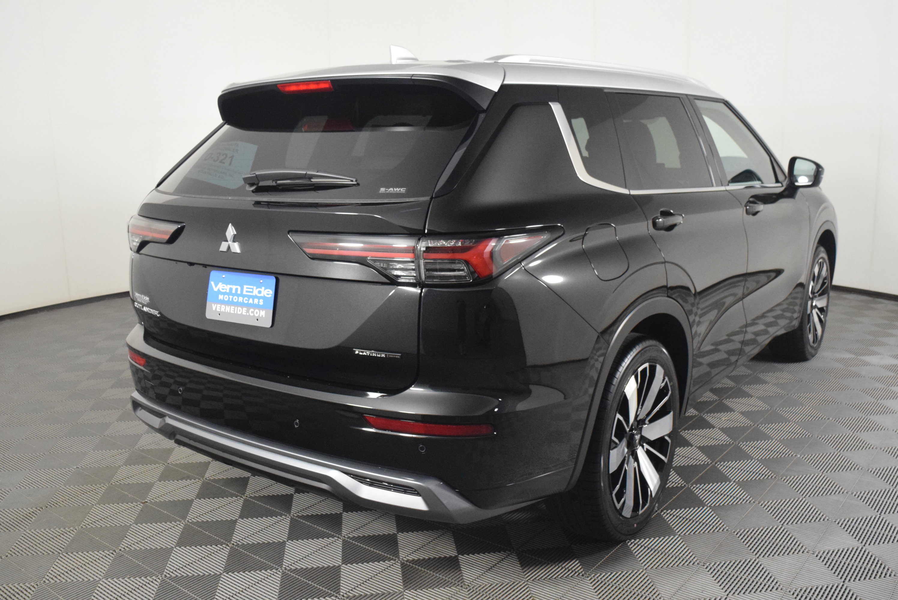 New 2025 Mitsubishi Outlander AWD image 6