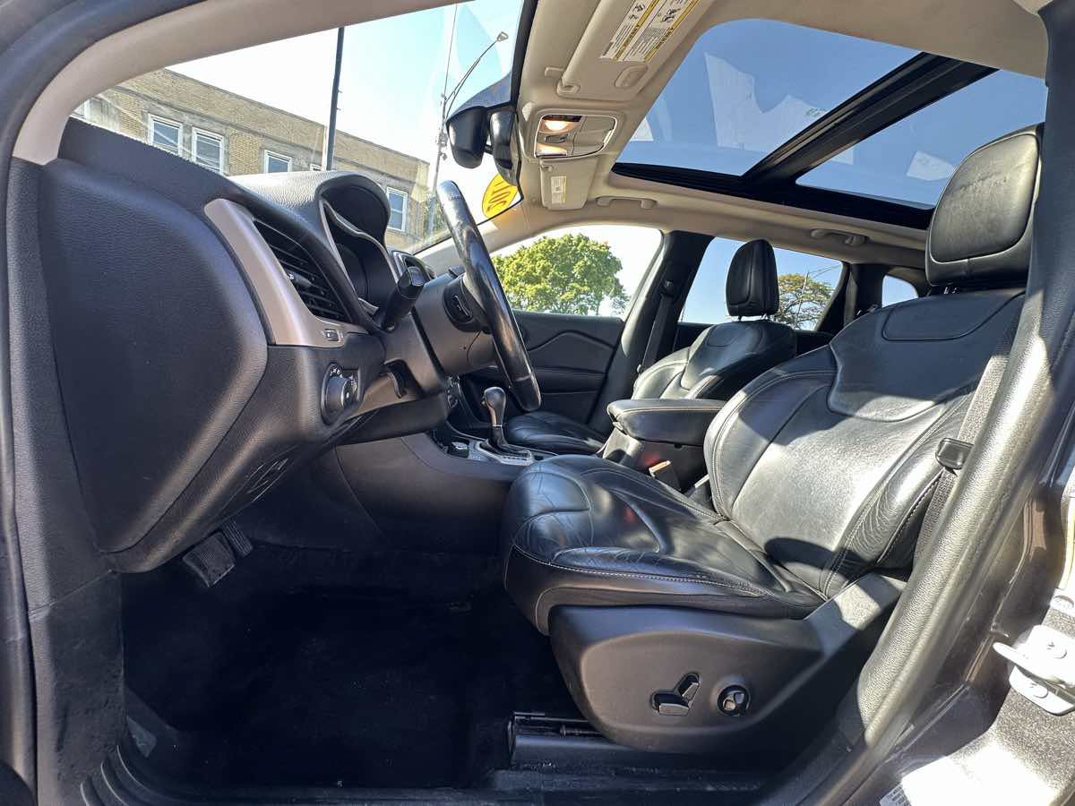 Used 2017 Jeep Cherokee Limited AWD/4WD image 11