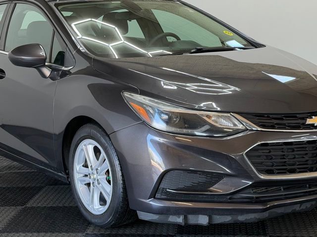 Used 2017 Chevrolet Cruze LT FWD image 3