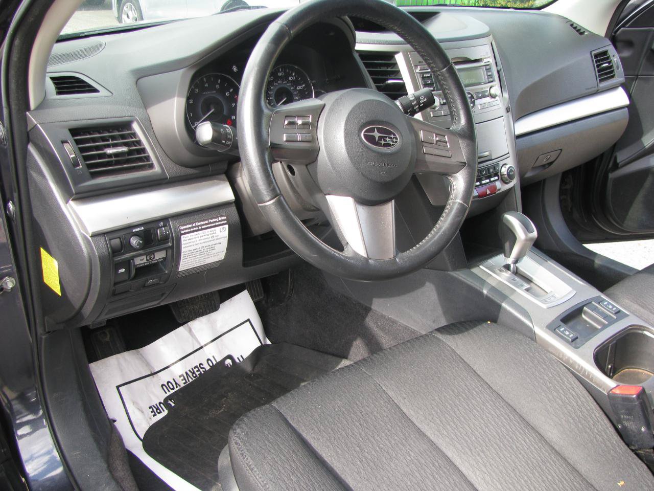 Used 2010 Subaru Outback 2.5i Premium AWD/4WD image 7
