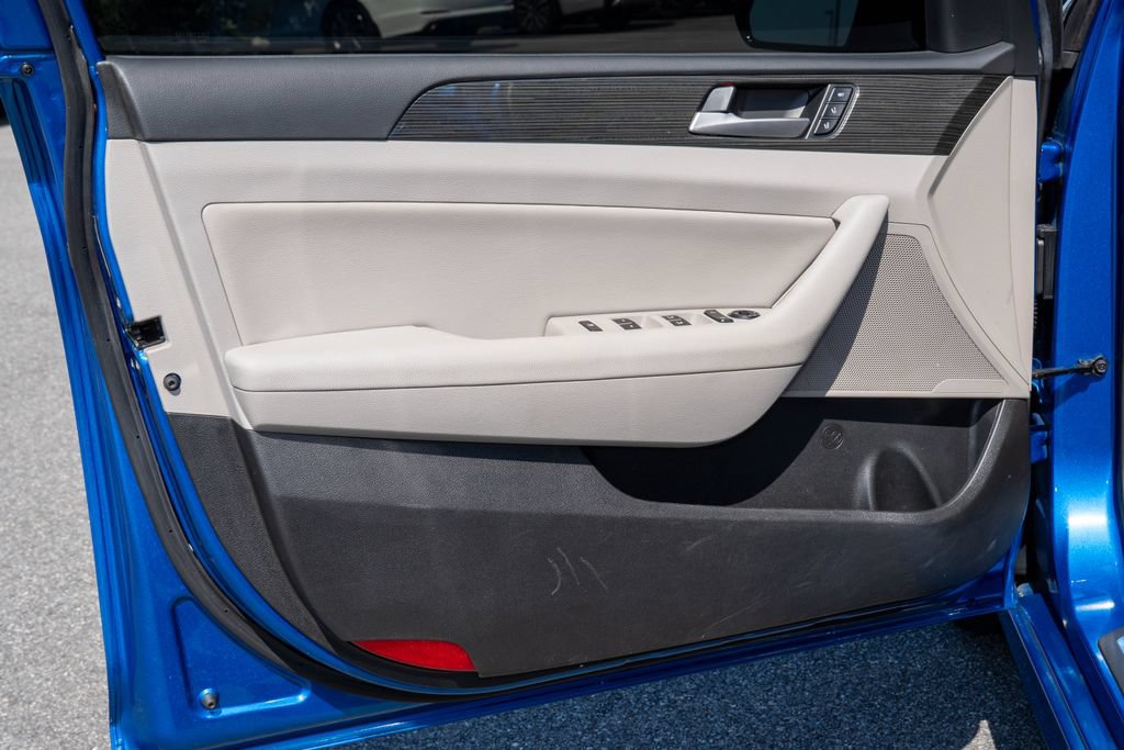 Used 2018 Hyundai Sonata Limited w/ Cargo Package FWD image 10