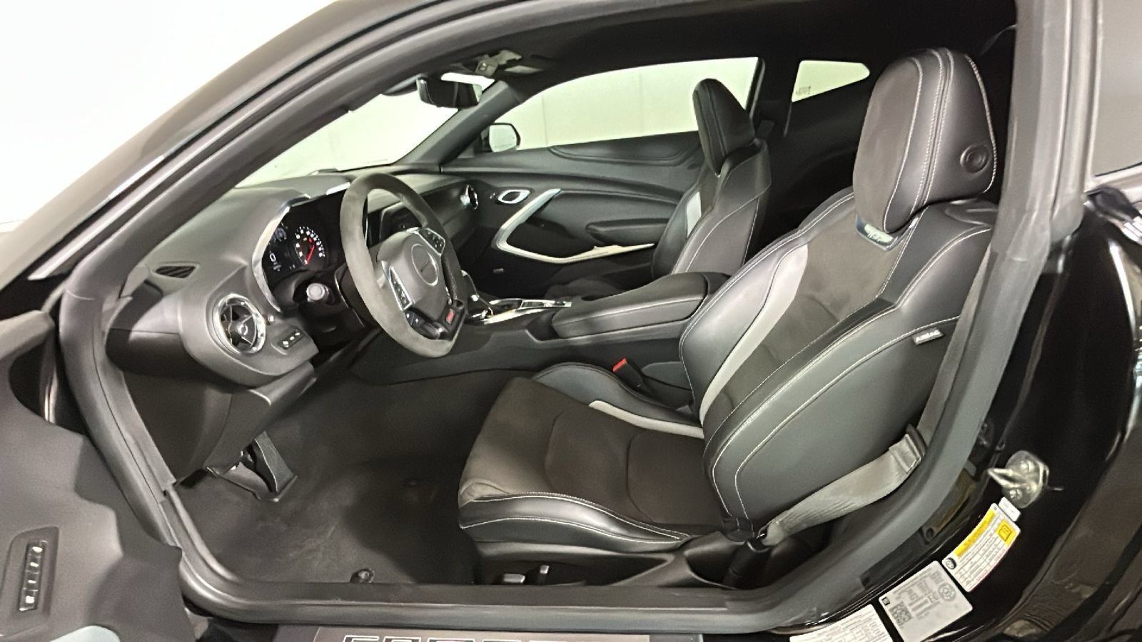 Used 2022 Chevrolet Camaro SS RWD image 13