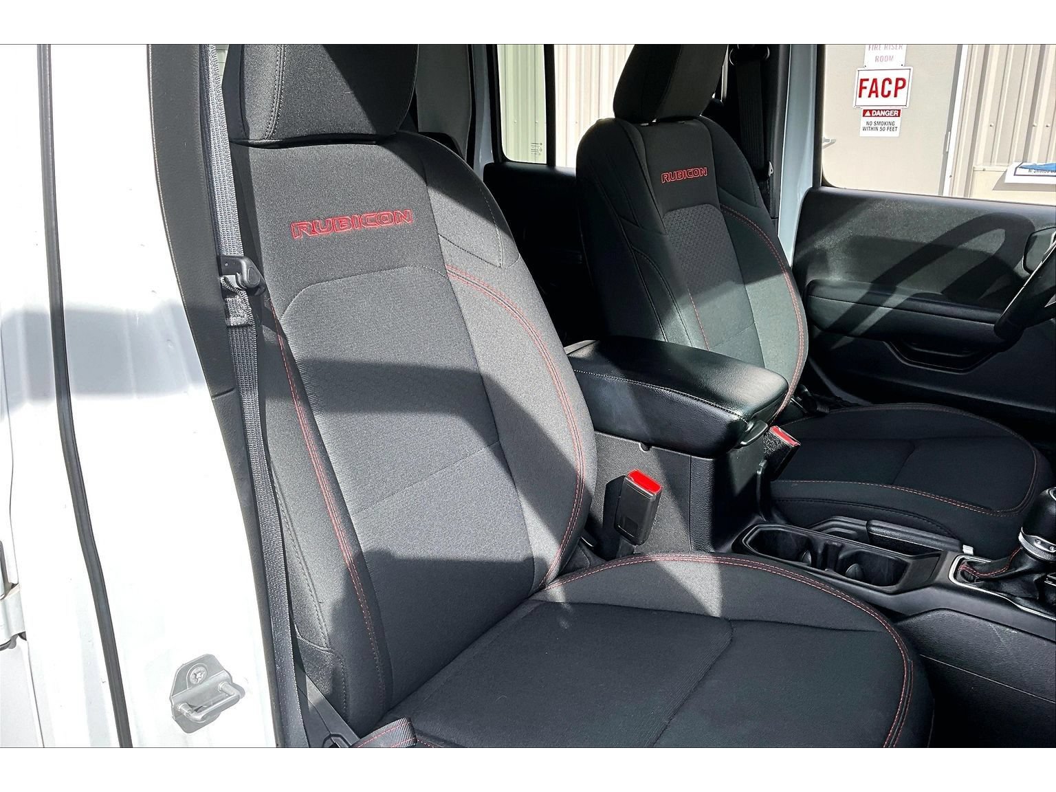 Used 2022 Jeep Gladiator Rubicon w/ Cold Weather Group AWD/4WD image 7