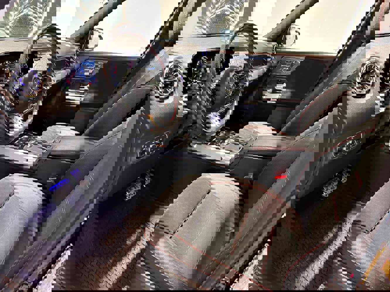 Used 2024 Mercedes-Benz GLB 250 4MATIC image 10