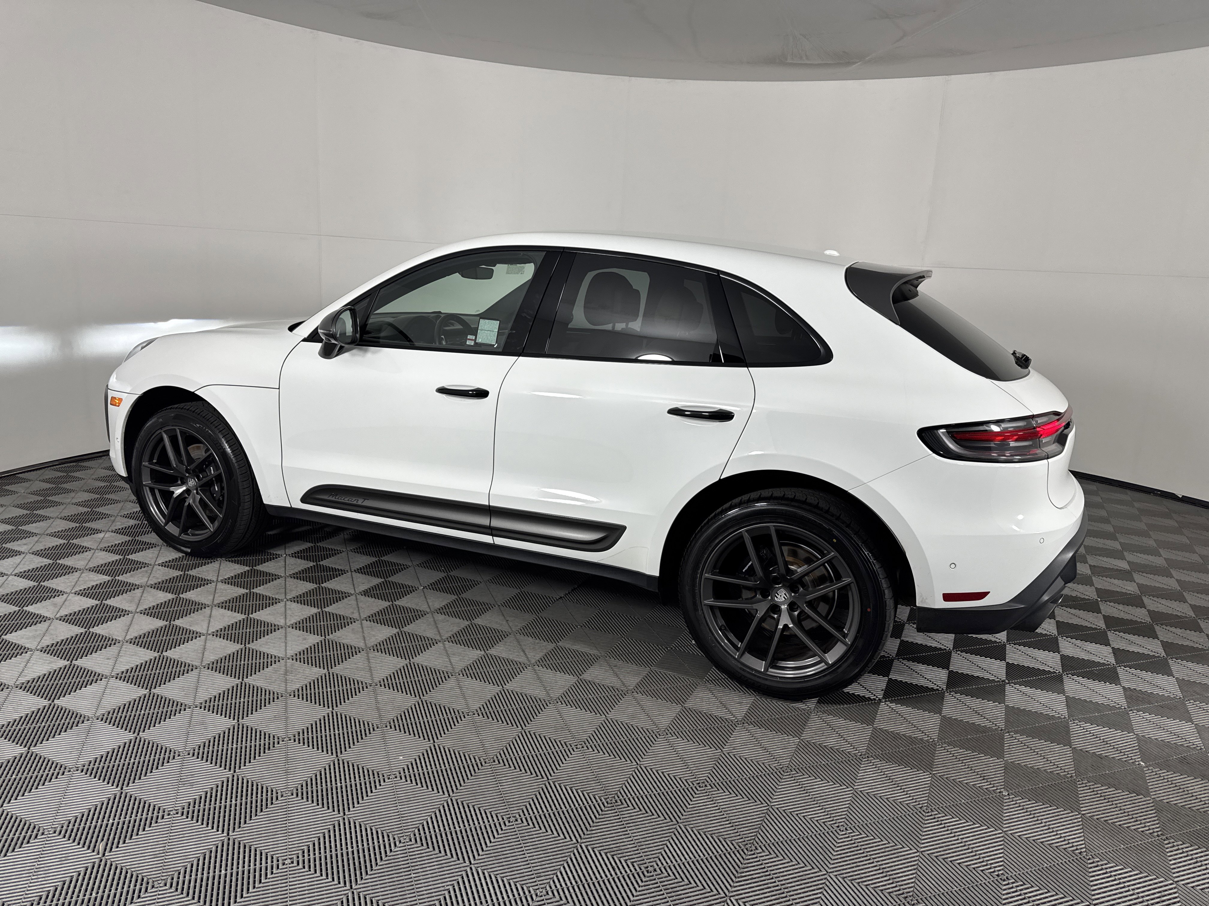 Used 2023 Porsche Macan Turbo image 7