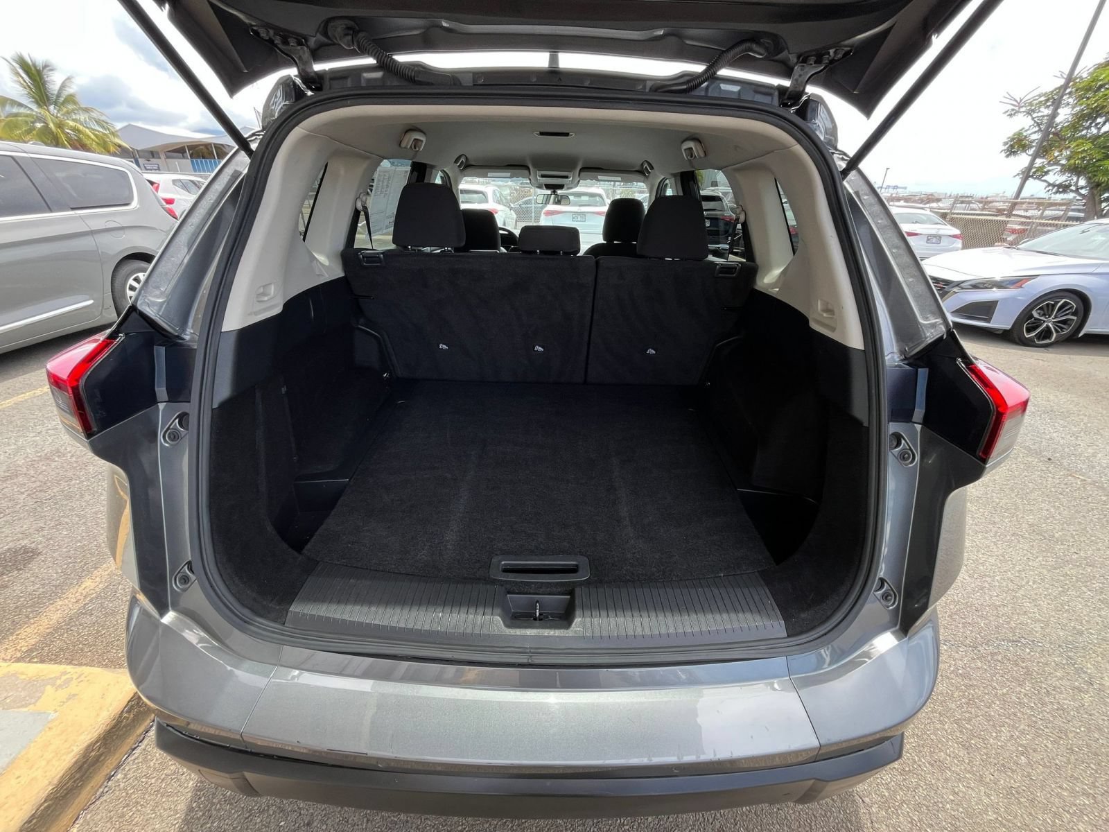 Used 2024 Nissan Rogue S AWD/4WD image 29