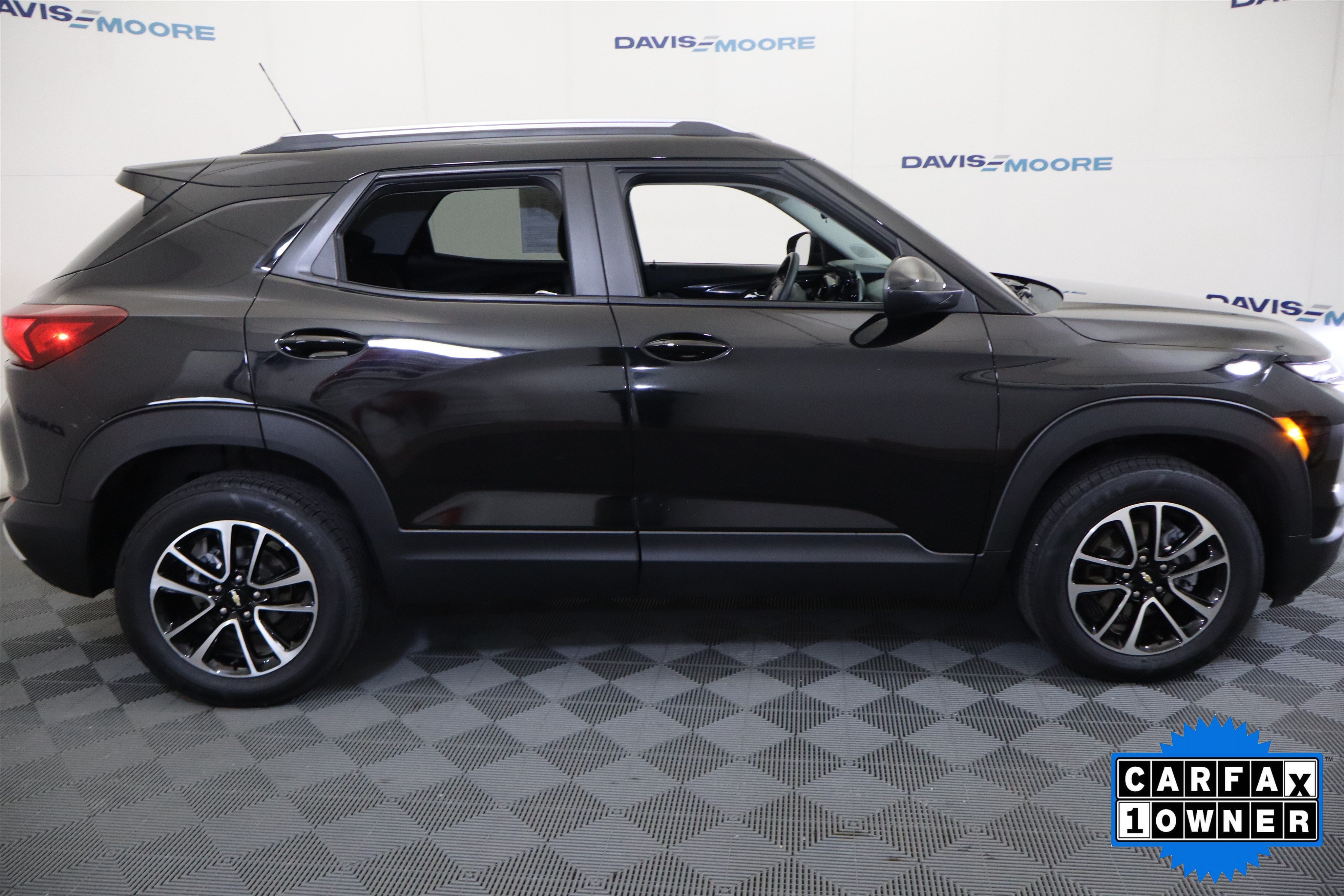 Used 2025 Chevrolet TrailBlazer LT AWD/4WD image 5