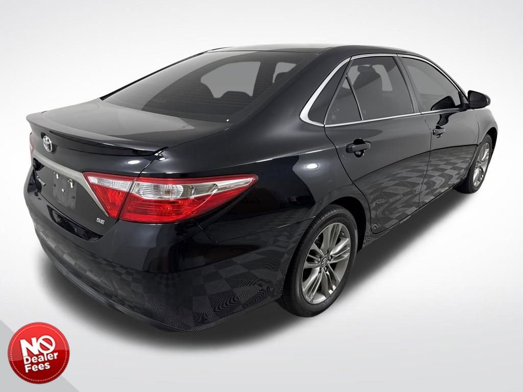 Used 2017 Toyota Camry SE image 3
