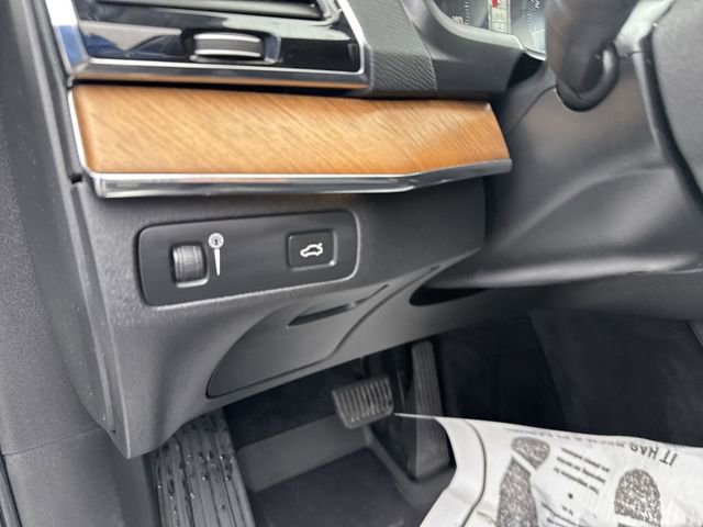 Used 2022 Volvo XC90 T6 Momentum w/ Advanced Package image 18