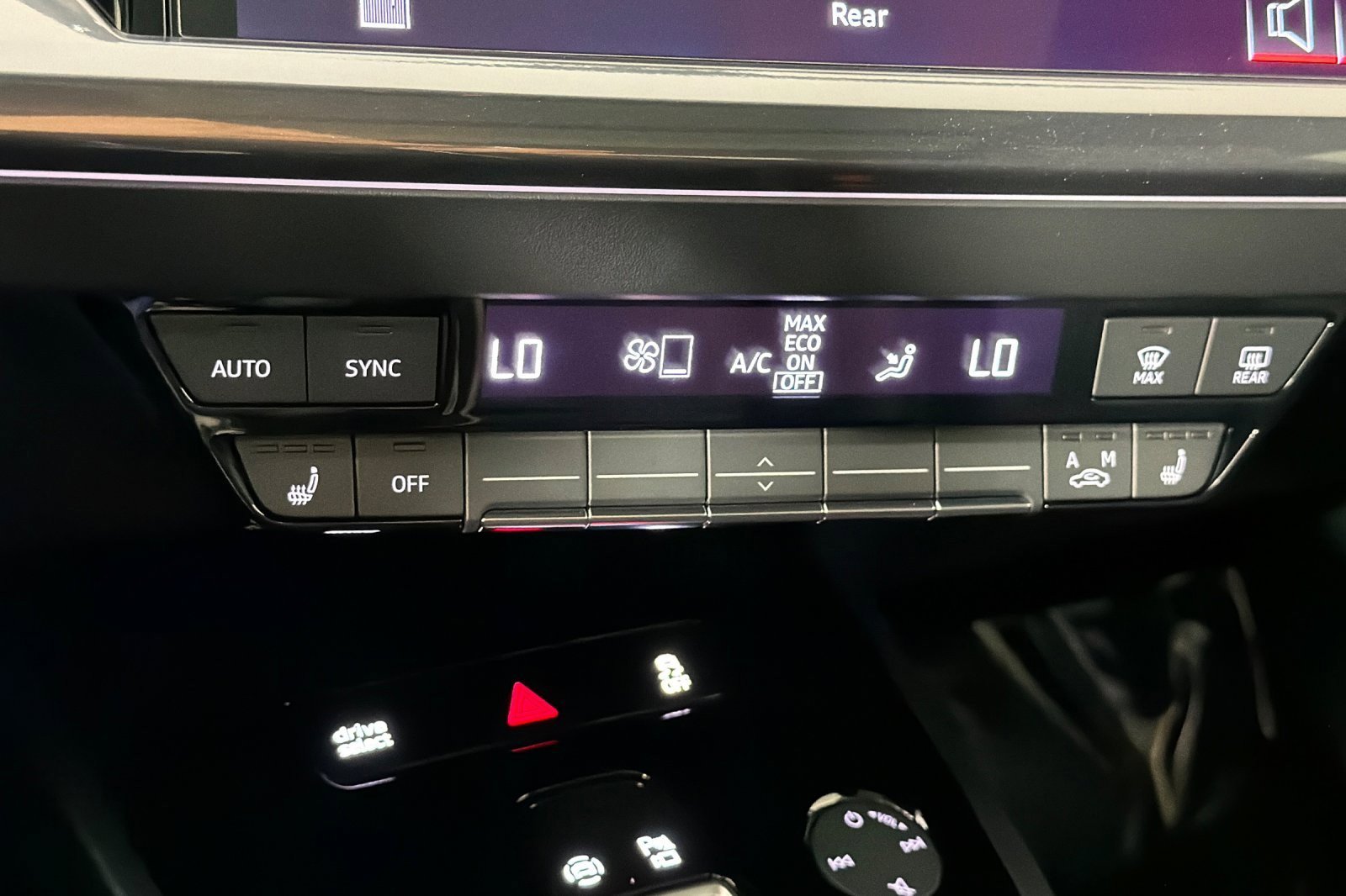 Used 2025 Audi Q4 e-tron Premium w/ Convenience Package image 20