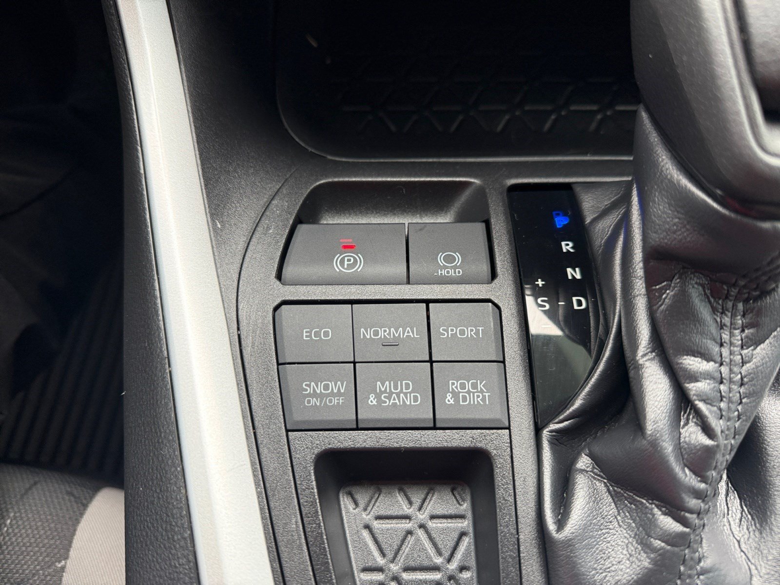 Used 2021 Toyota RAV4 XLE AWD/4WD image 27