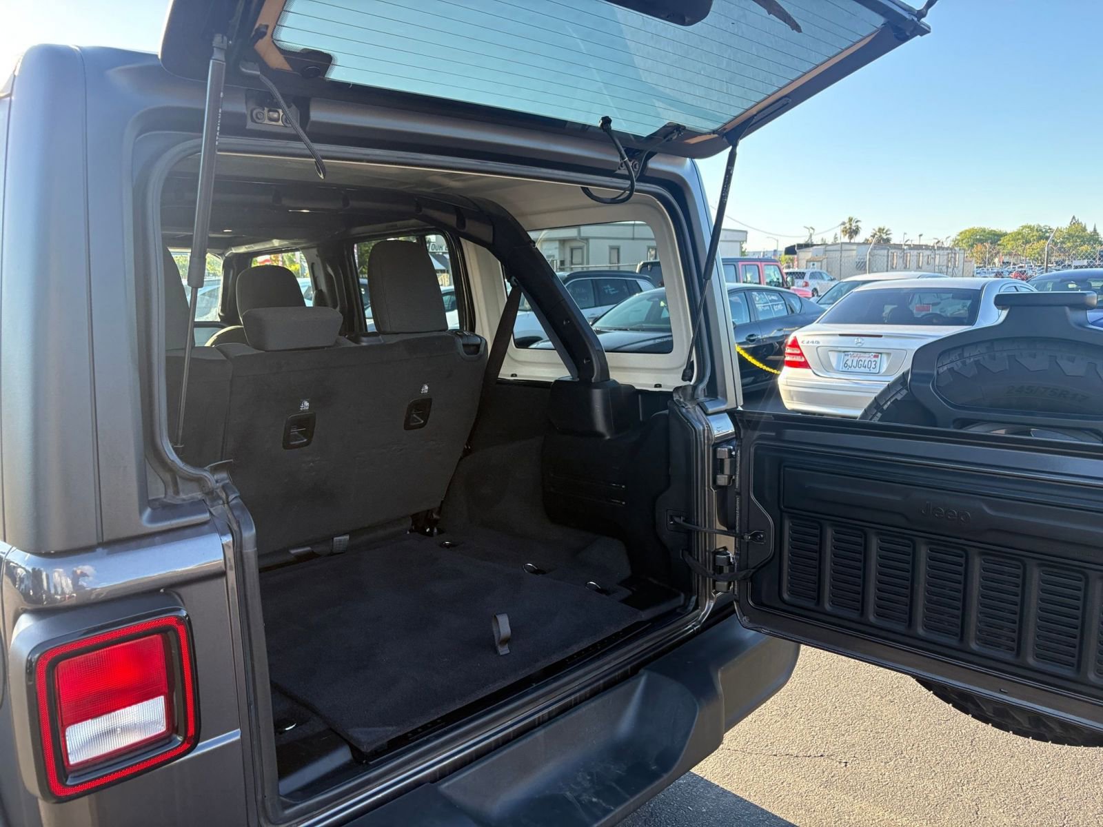 Used 2025 Jeep Wrangler Sport S AWD/4WD image 30