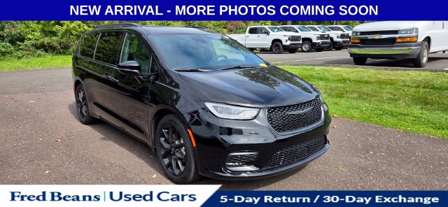 Used 2025 Chrysler Pacifica Limited FWD image 1
