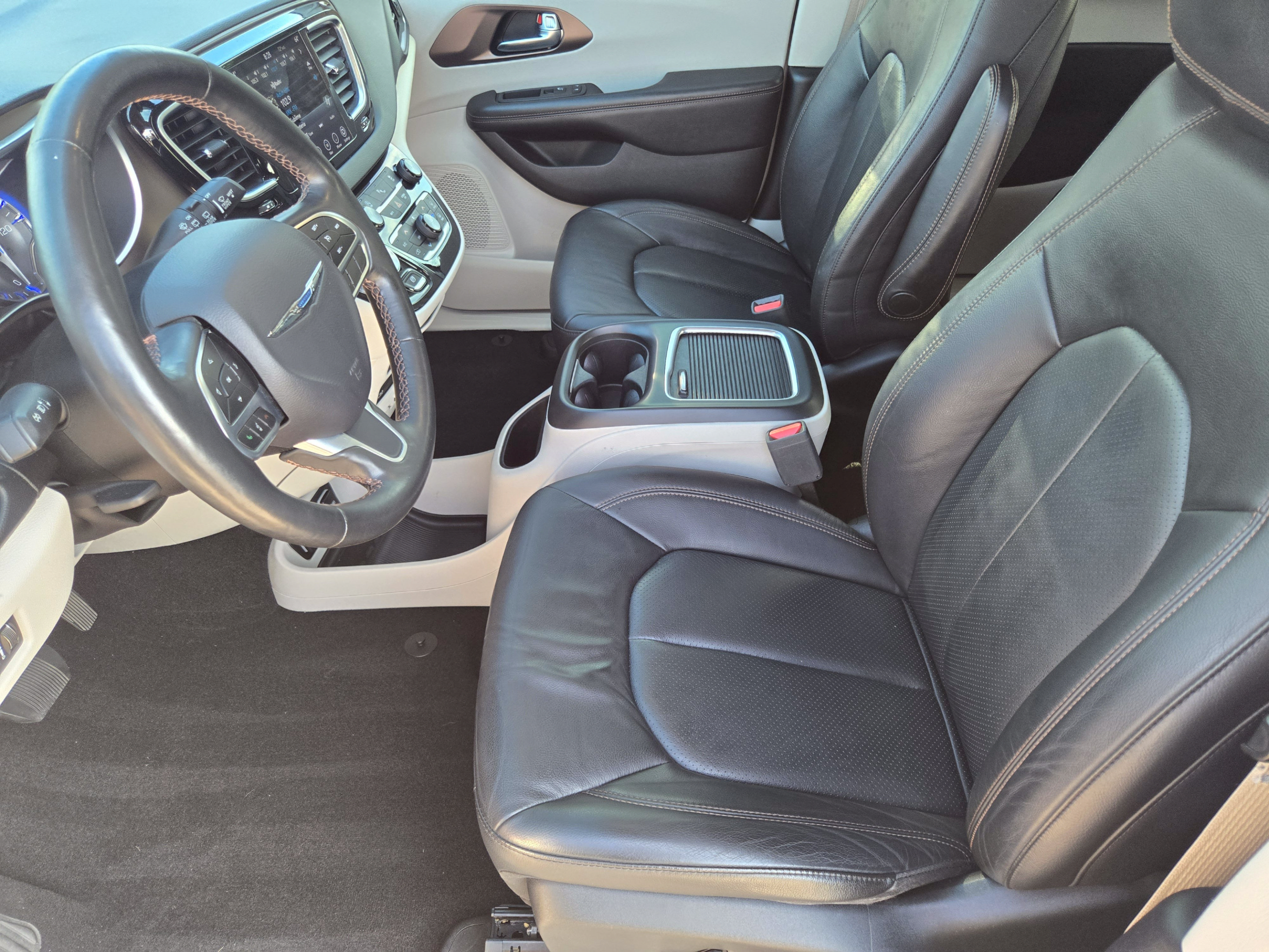 Used 2019 Chrysler Pacifica Touring-L Plus FWD image 9