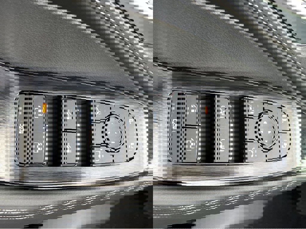 New 2025 Nissan Rogue SV image 14