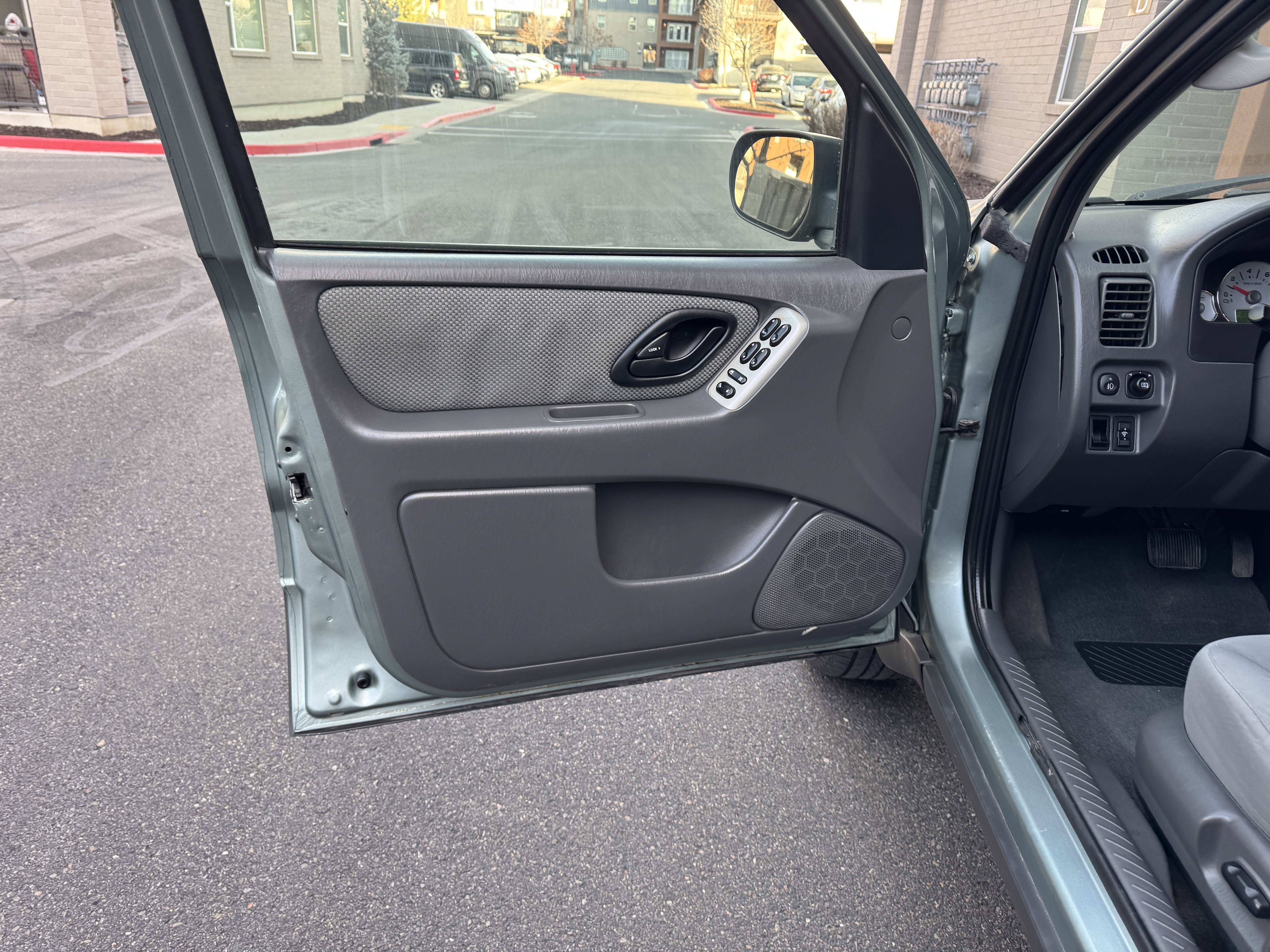 Used 2006 Ford Escape 4WD Hybrid image 18