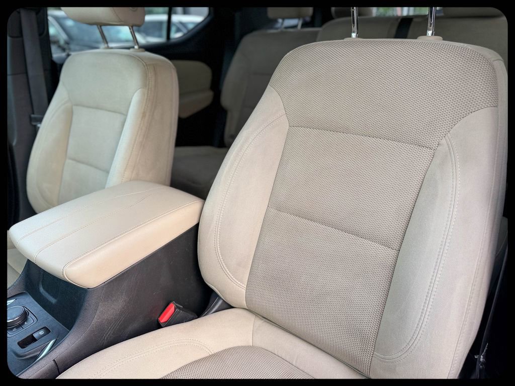 Used 2023 Chevrolet Traverse LS FWD image 18