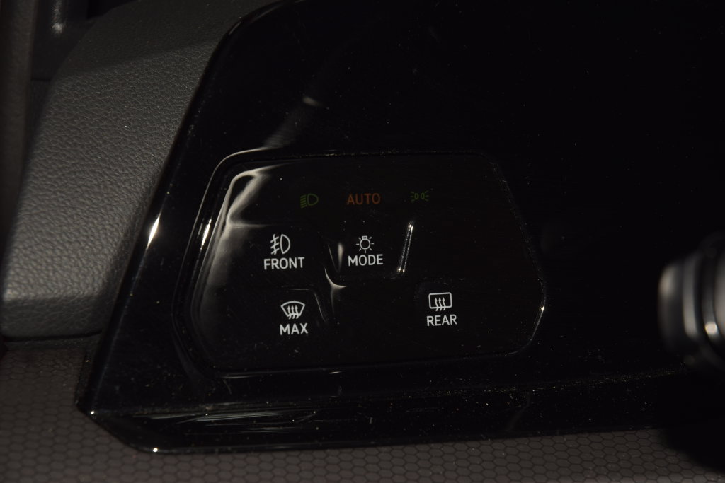 Used 2024 Volkswagen GTI SE FWD image 33