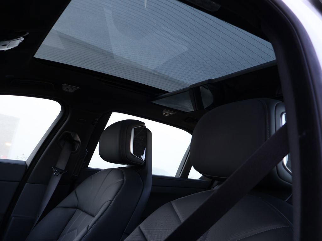 Certified 2025 BMW 760i xDrive image 46