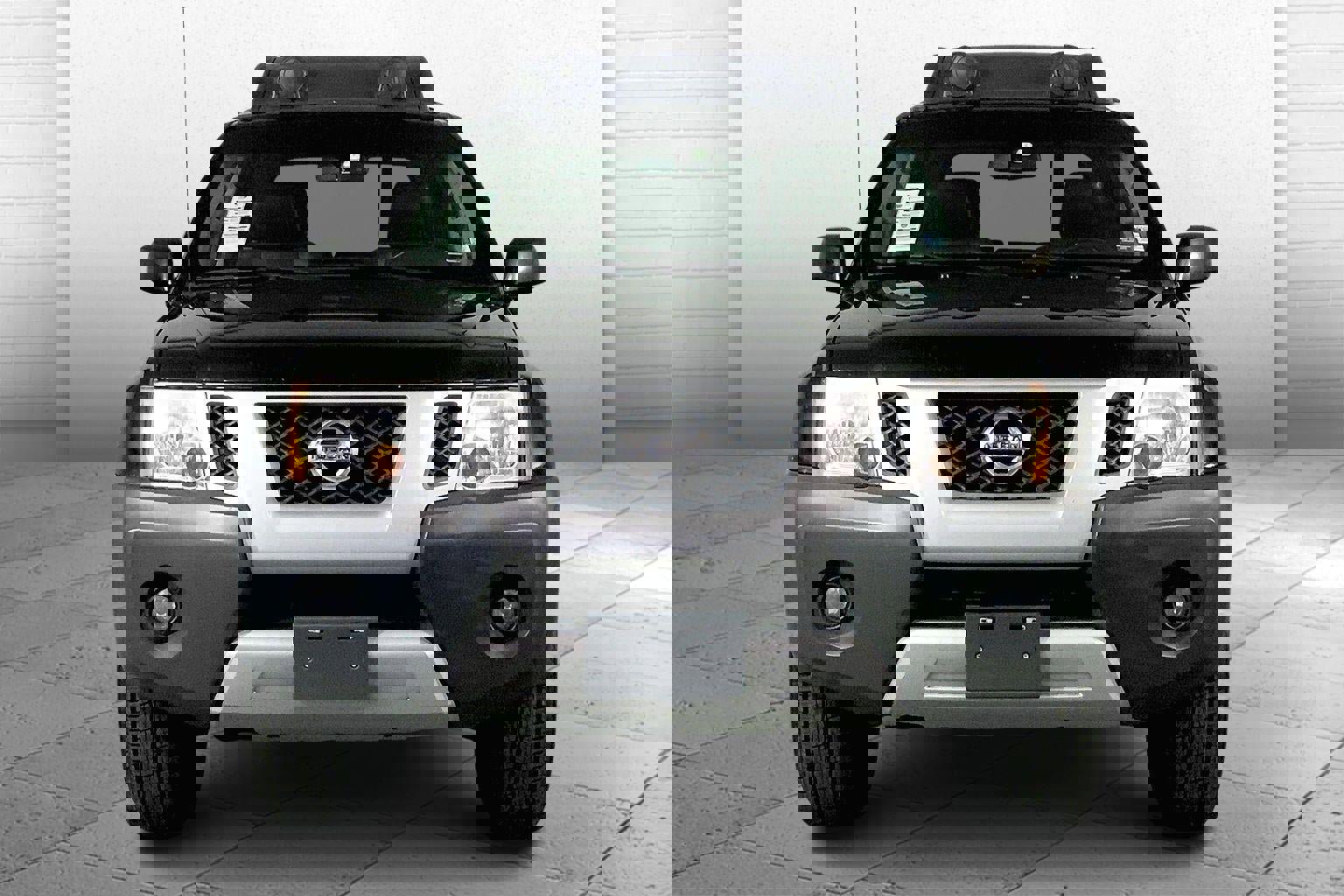 Used 2013 Nissan Xterra PRO-4X w/ Pro-4x Leather Pkg image 2