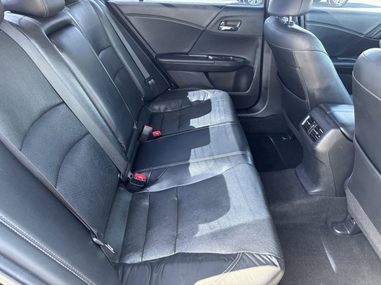 Used 2016 Honda Accord Touring image 11