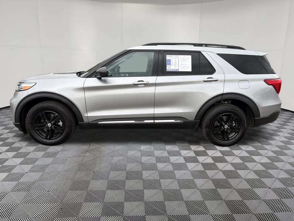 Used 2024 Ford Explorer XLT AWD/4WD image 4
