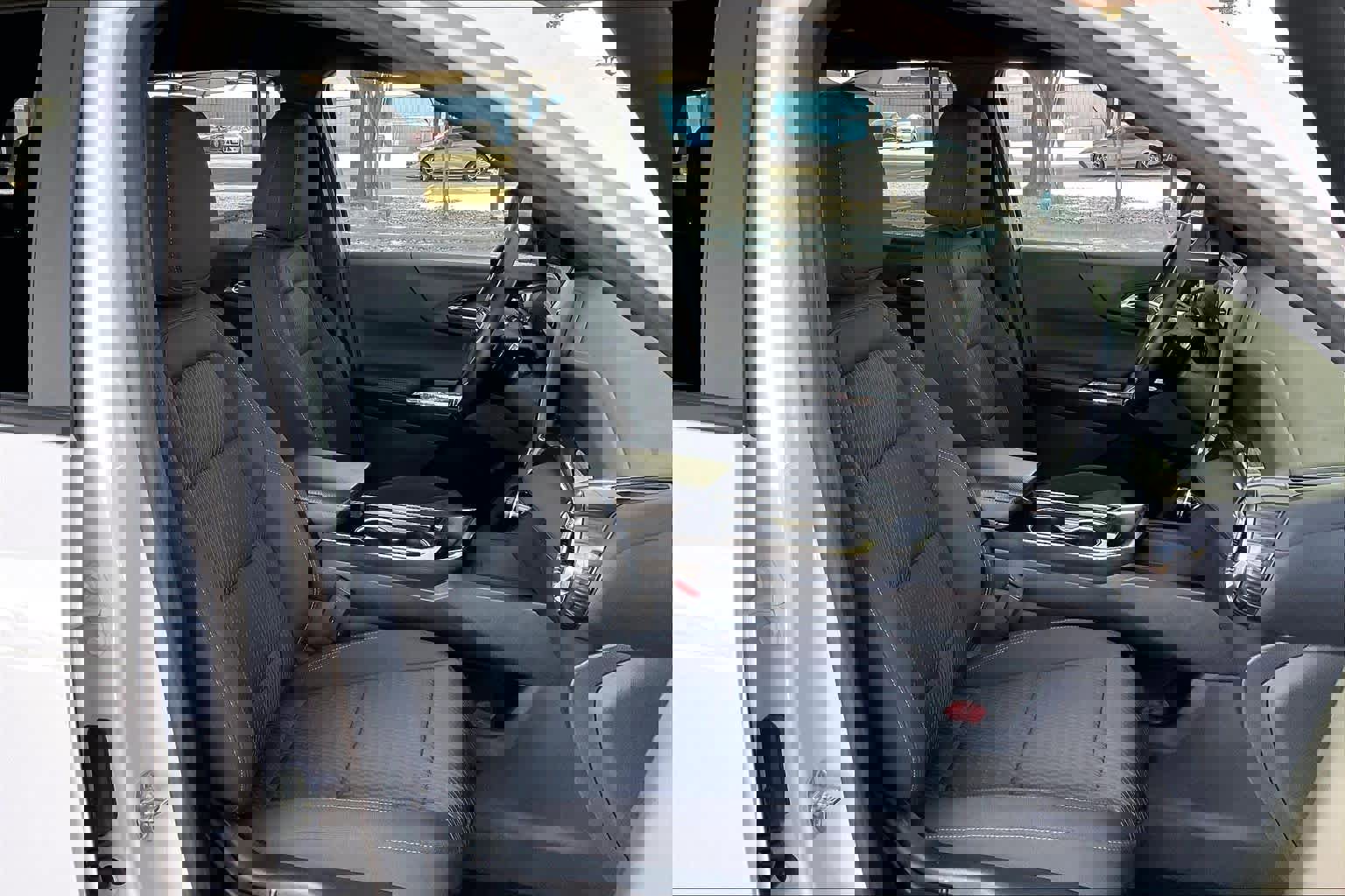 Used 2025 Chevrolet Equinox LT image 7