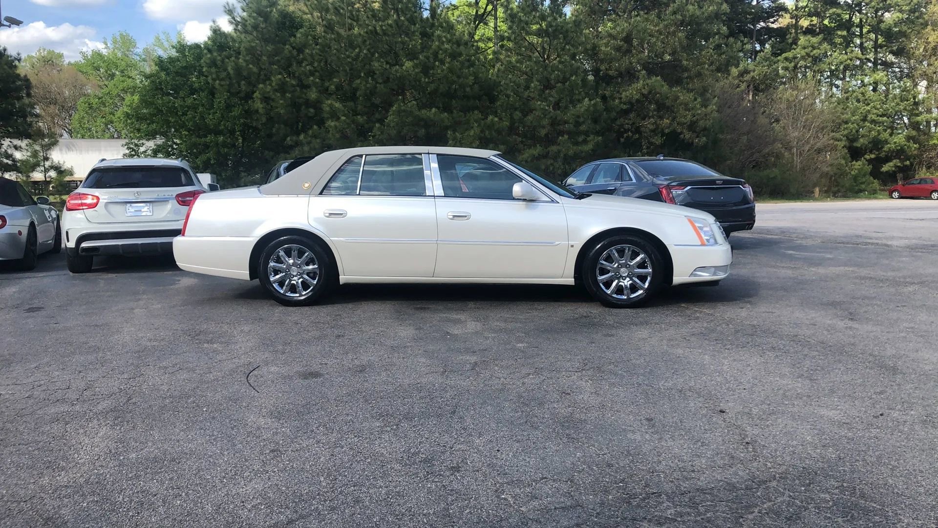 Used 2008 Cadillac DTS image 2