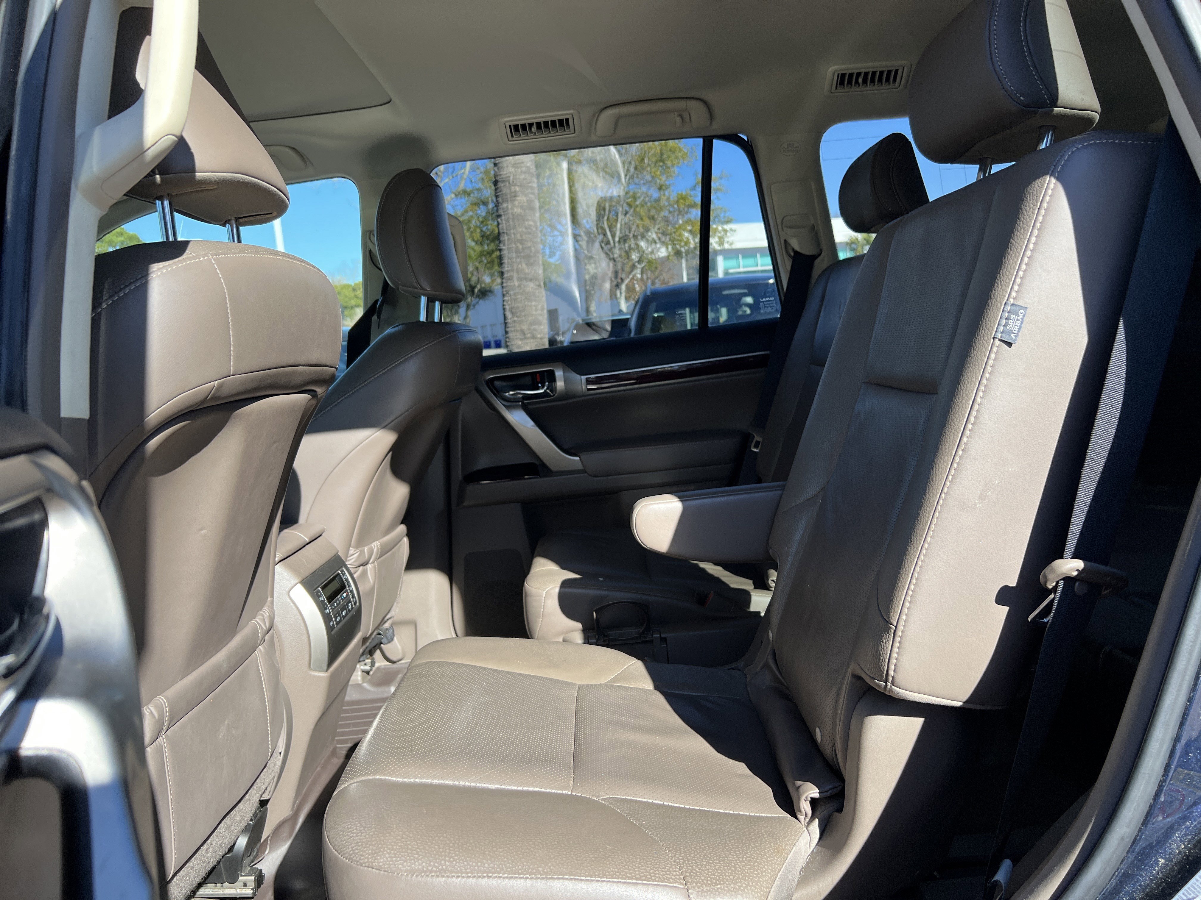 Used 2017 Lexus GX 460 Premium image 32