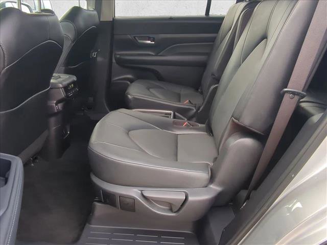 Used 2025 Toyota Grand Highlander FWD image 17