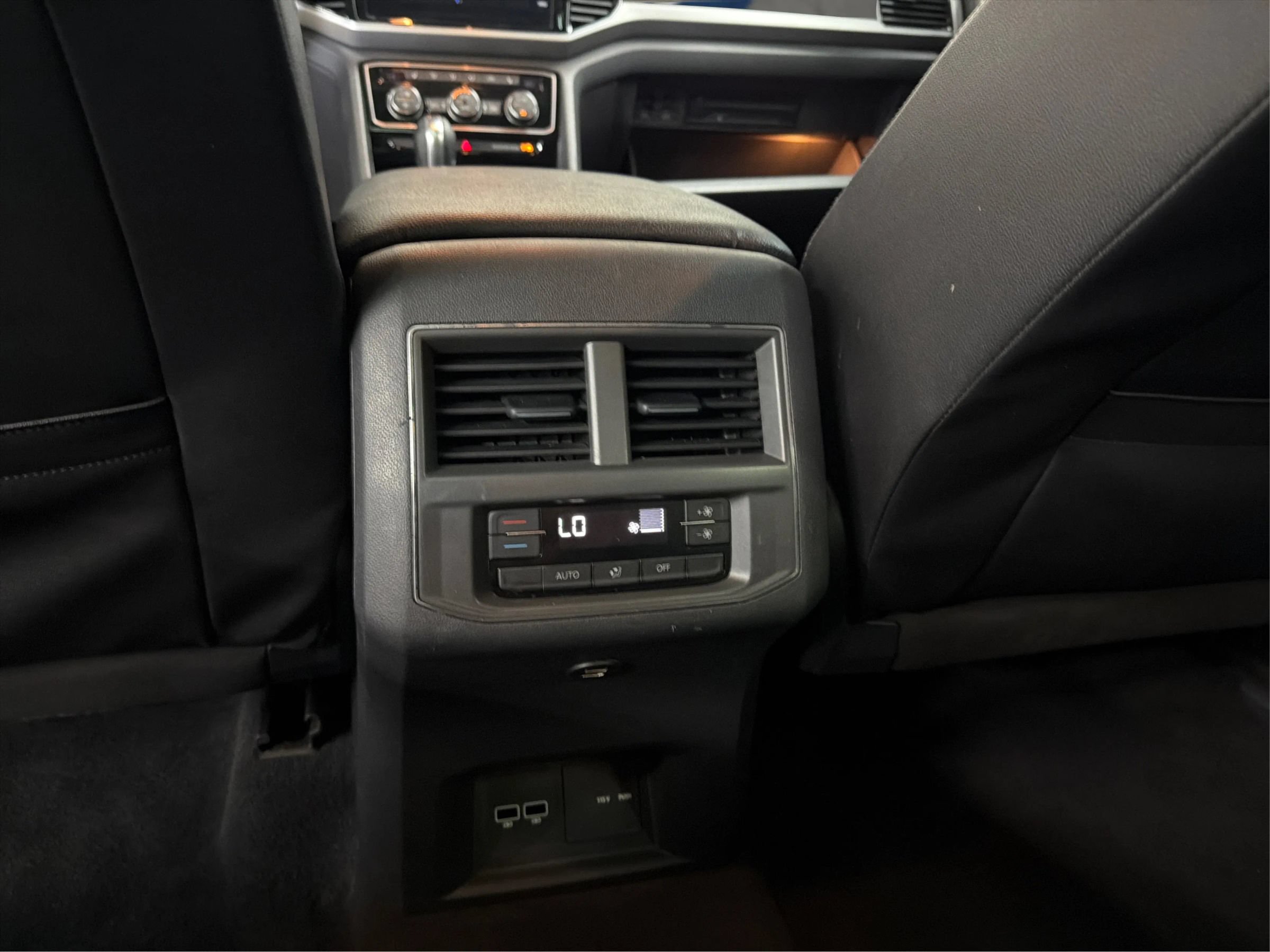 Used 2018 Volkswagen Atlas SEL AWD/4WD image 29