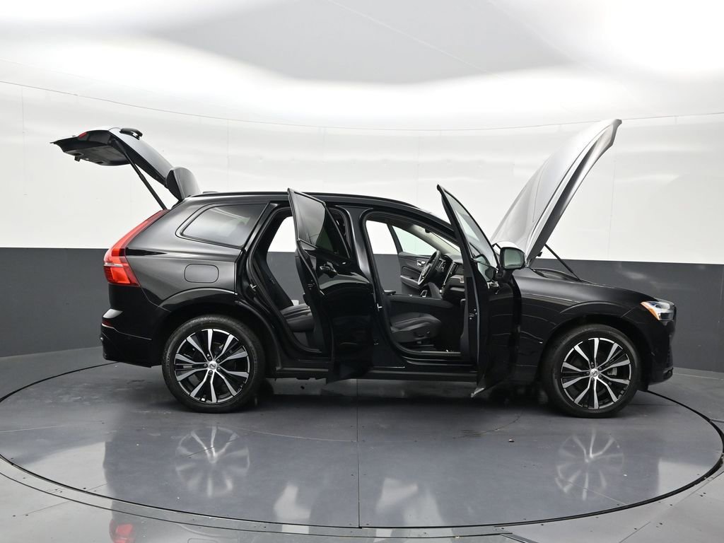 Used 2024 Volvo XC60 B5 Plus image 33