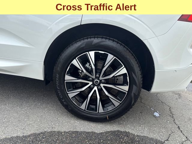 Used 2025 Volvo XC60 B5 Plus image 9