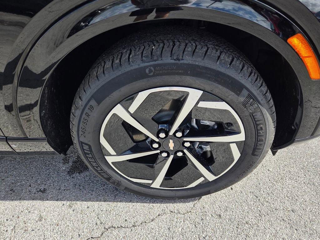 Certified 2025 Chevrolet Equinox EV LT w/ Convenience Package image 17