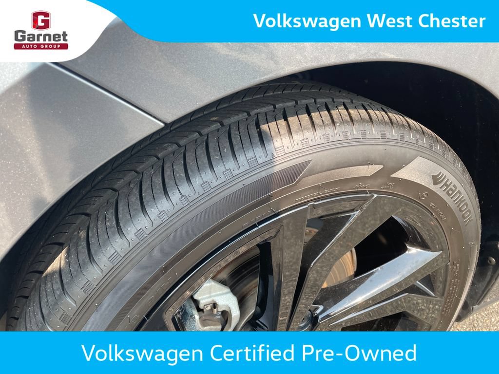 Certified 2025 Volkswagen Jetta SE w/ Black Wheel Package FWD image 36