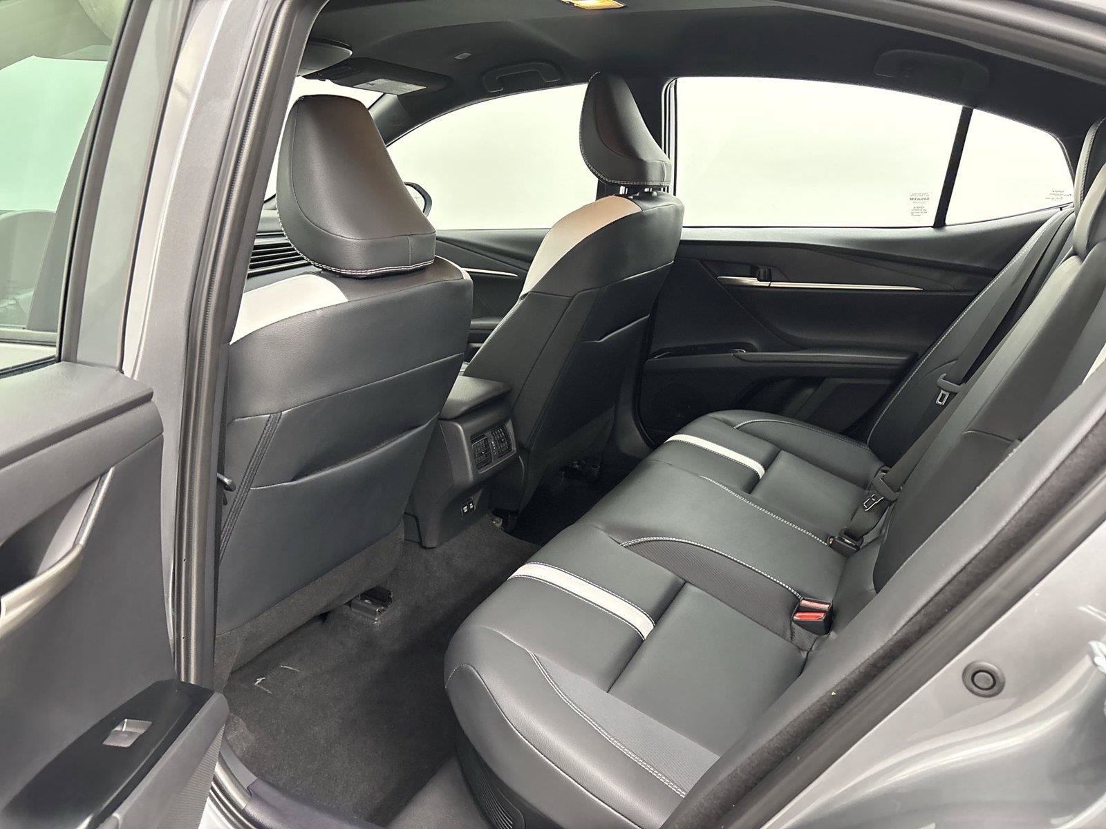 Used 2025 Toyota Camry SE AWD/4WD image 29