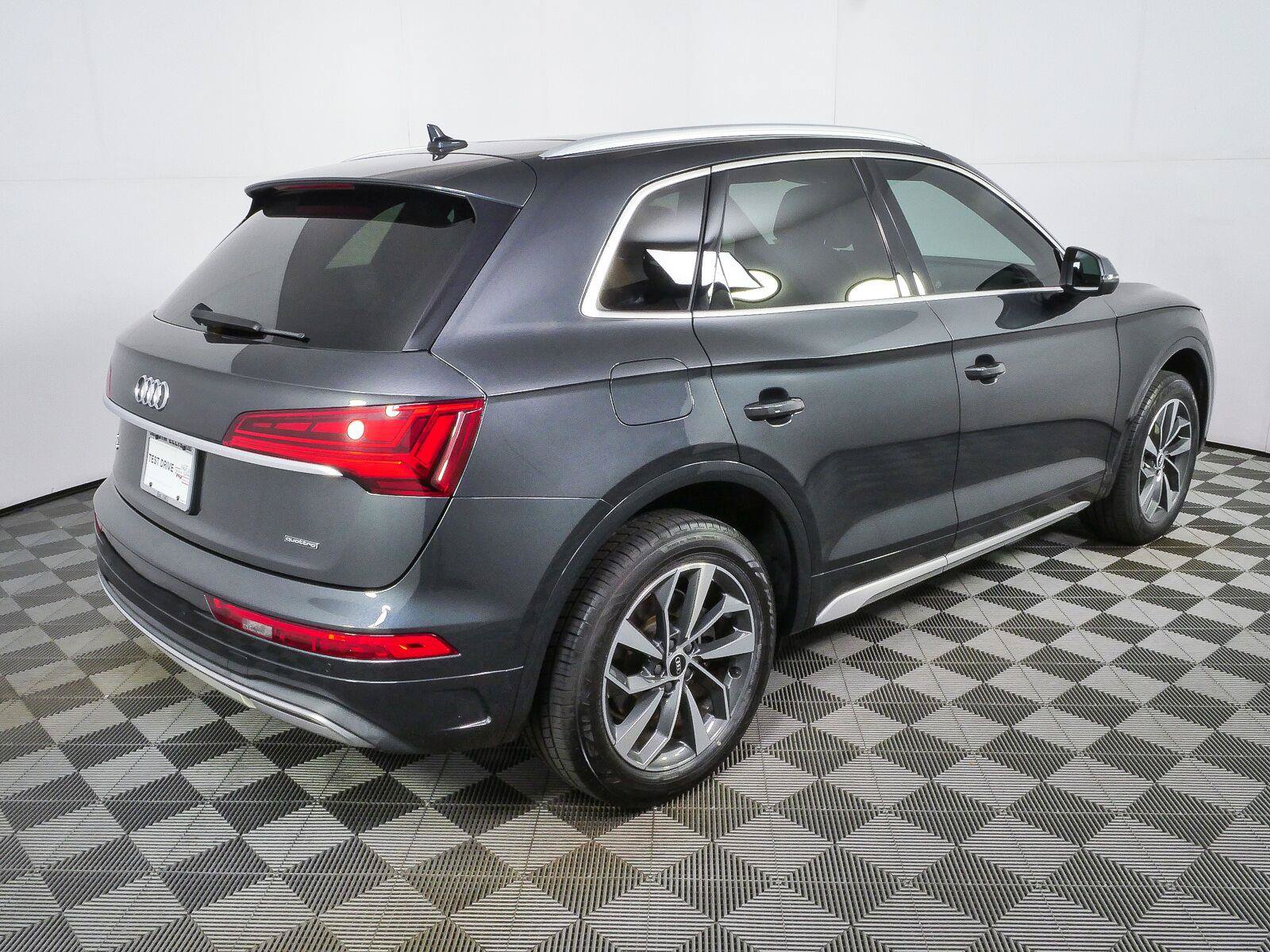 Used 2021 Audi Q5 2.0T Premium Plus w/ Premium Plus Package AWD/4WD image 3