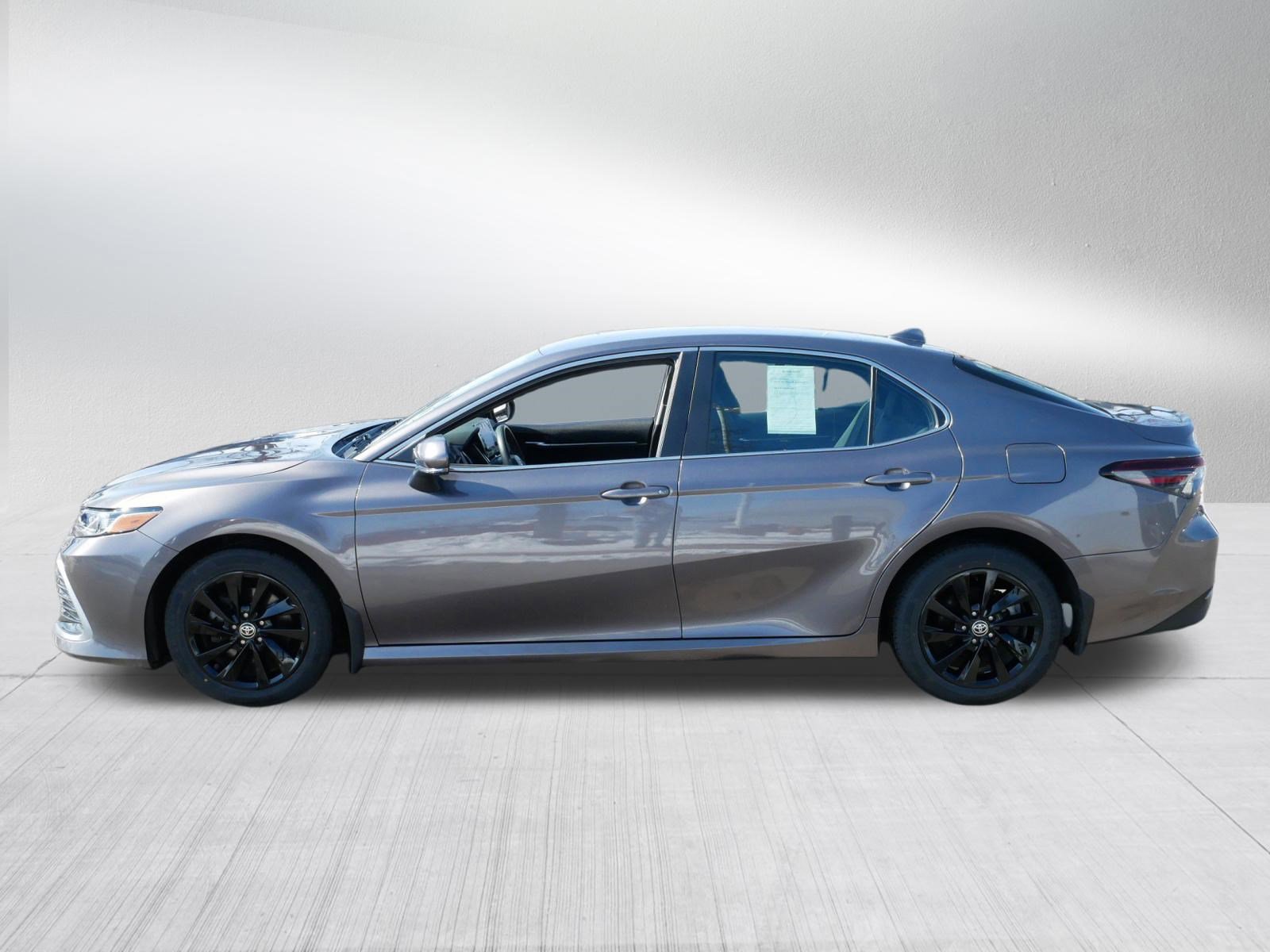 Used 2023 Toyota Camry LE w/ Convenience Package image 4