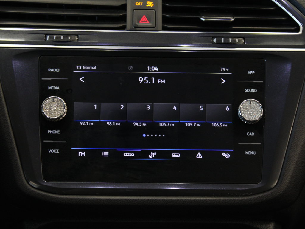 Used 2022 Volkswagen Tiguan SE AWD/4WD image 26