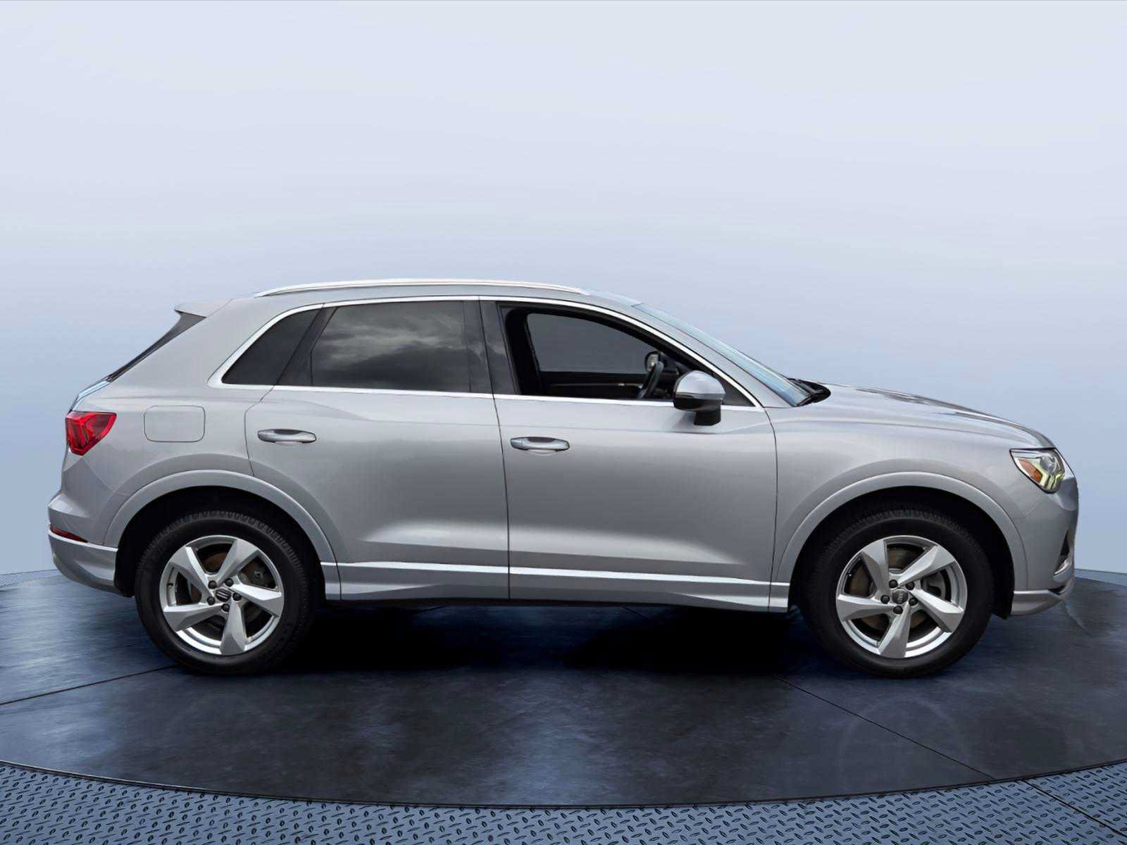 Used 2020 Audi Q3 2.0T Premium Plus w/ Premium Plus Package AWD/4WD image 2