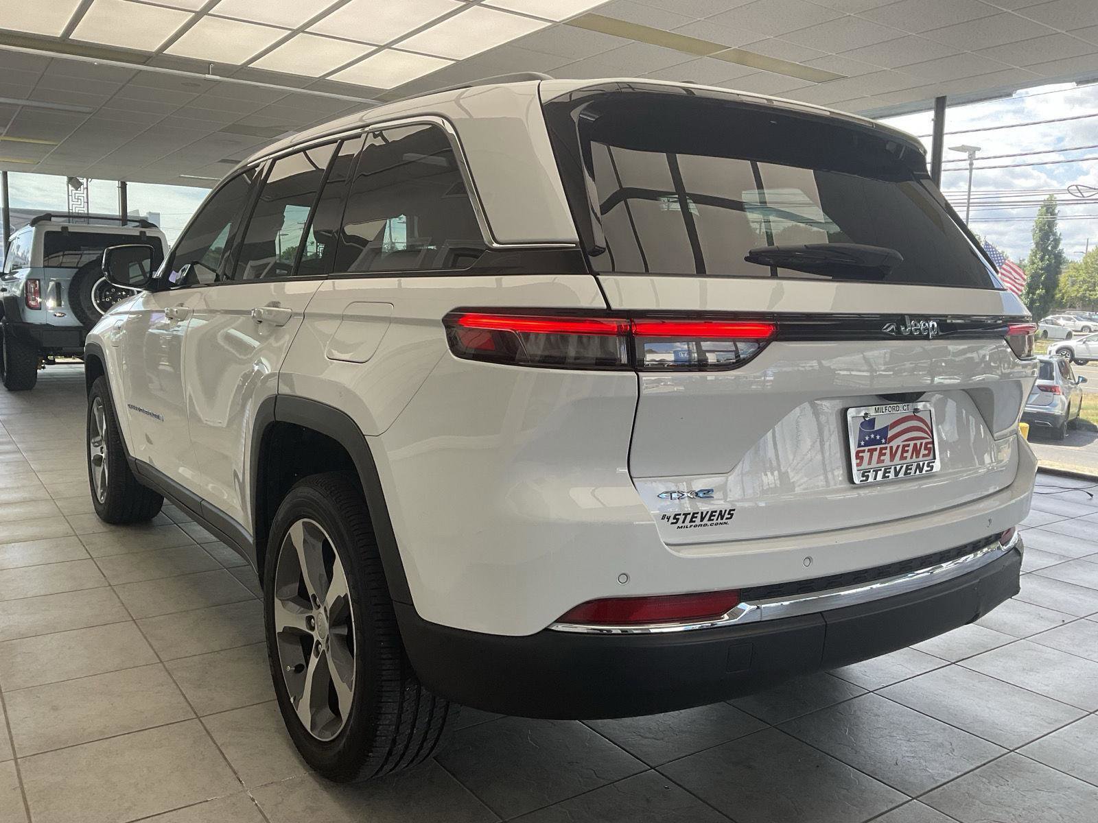 Used 2024 Jeep Grand Cherokee Limited 4xe image 7