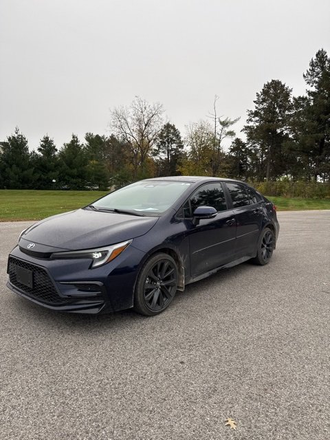 Used 2024 Toyota Corolla SE w/ SE Package image 2